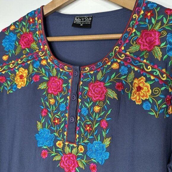Ruby n Style Tunic Top Size M Floral Embroidered Gray - Picture 3 of 11